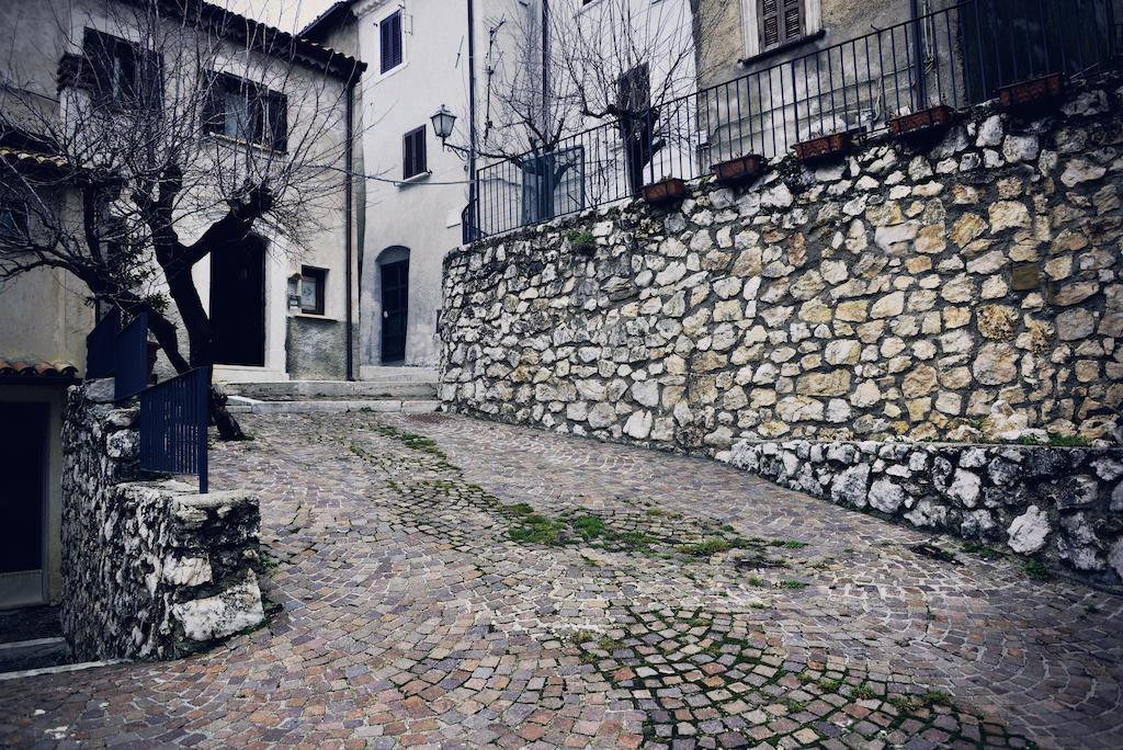 Robur Marsorum Albergo Diffuso Rocca di Mezzo Exterior photo