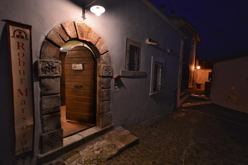 Robur Marsorum Albergo Diffuso Rocca di Mezzo Exterior photo